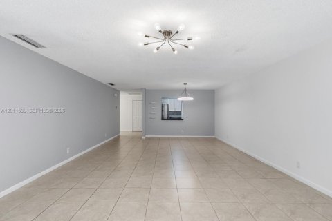 Touwnhouse à louer à Hollywood, Floride: 3 chambres, 187.66 m2 № 2074991 - photo 11