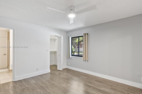 Touwnhouse à louer à Hollywood, Floride: 3 chambres, 187.66 m2 № 2074991 - photo 24