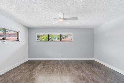 Touwnhouse à louer à Hollywood, Floride: 3 chambres, 187.66 m2 № 2074991 - photo 14