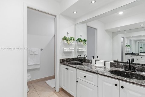 Touwnhouse à louer à Hollywood, Floride: 3 chambres, 187.66 m2 № 2074991 - photo 15