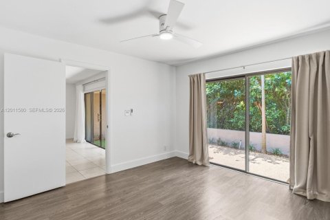 Touwnhouse à louer à Hollywood, Floride: 3 chambres, 187.66 m2 № 2074991 - photo 21
