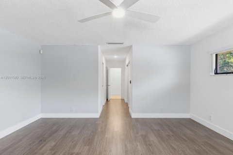 Touwnhouse à louer à Hollywood, Floride: 3 chambres, 187.66 m2 № 2074991 - photo 19