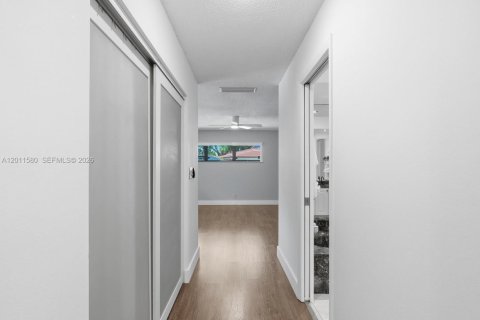 Touwnhouse à louer à Hollywood, Floride: 3 chambres, 187.66 m2 № 2074991 - photo 12