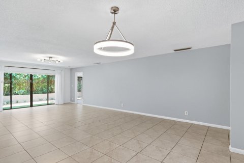 Touwnhouse à louer à Hollywood, Floride: 3 chambres, 187.66 m2 № 2074991 - photo 10