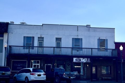 Commercial property in Crestview, Florida № 558783 - photo 1