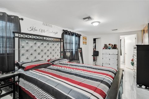 Casa en venta en Hollywood, Florida, 4 dormitorios, 148.27 m2 № 1978534 - foto 11