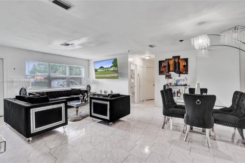 Casa en venta en Hollywood, Florida, 4 dormitorios, 148.27 m2 № 1978534 - foto 7