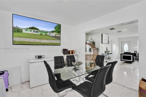 Casa en venta en Hollywood, Florida, 4 dormitorios, 148.27 m2 № 1978534 - foto 22