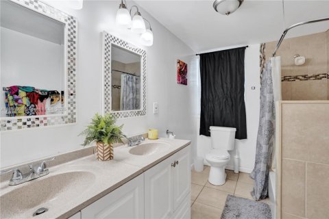 Casa en venta en Hollywood, Florida, 4 dormitorios, 148.27 m2 № 1978534 - foto 15