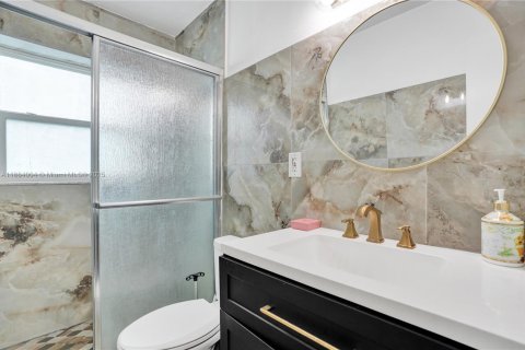 Casa en venta en Hollywood, Florida, 4 dormitorios, 148.27 m2 № 1978534 - foto 3