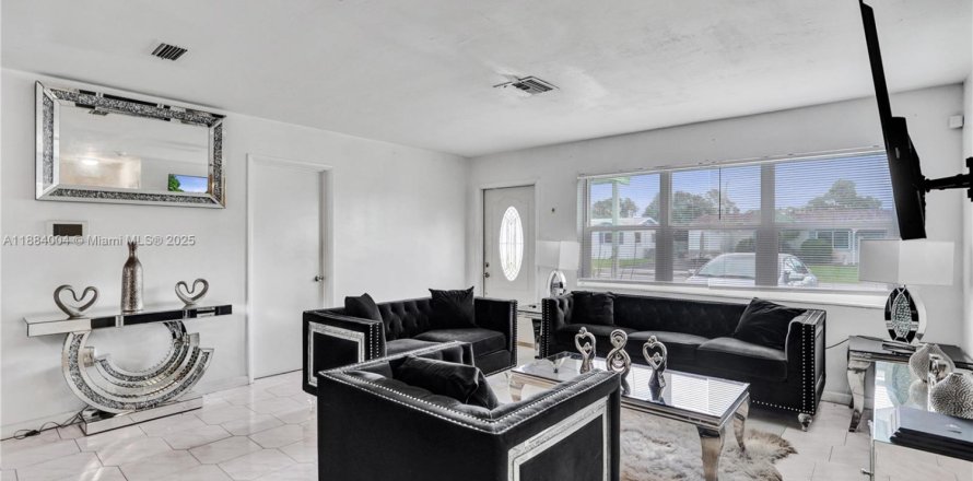 Casa en Hollywood, Florida 4 dormitorios, 148.27 m2 № 1978534