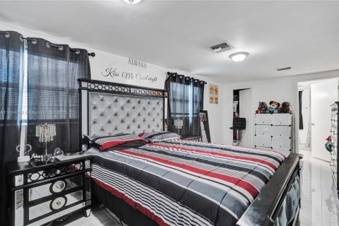 Casa en venta en Hollywood, Florida, 4 dormitorios, 148.27 m2 № 1978534 - foto 12