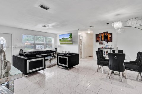 Casa en venta en Hollywood, Florida, 4 dormitorios, 148.27 m2 № 1978534 - foto 5