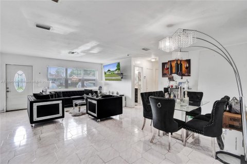 Casa en venta en Hollywood, Florida, 4 dormitorios, 148.27 m2 № 1978534 - foto 6