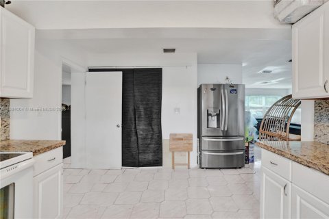 Casa en venta en Hollywood, Florida, 4 dormitorios, 148.27 m2 № 1978534 - foto 23