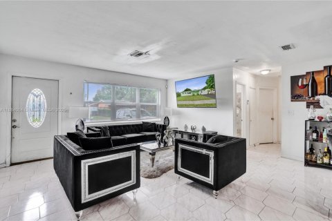 Casa en venta en Hollywood, Florida, 4 dormitorios, 148.27 m2 № 1978534 - foto 8