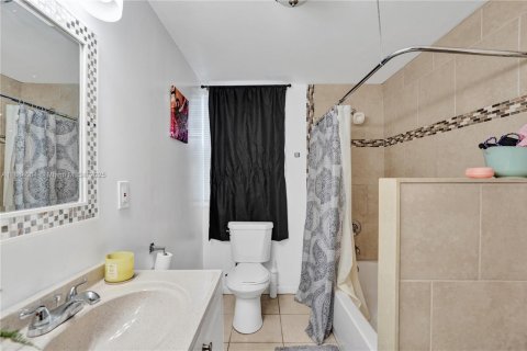 Casa en venta en Hollywood, Florida, 4 dormitorios, 148.27 m2 № 1978534 - foto 14