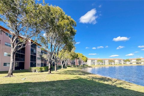 Condo in Pembroke Pines, Florida, 1 bedroom  № 2026870 - photo 20