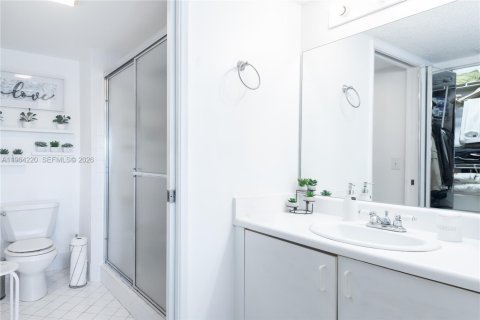 Condo in Pembroke Pines, Florida, 1 bedroom  № 2026870 - photo 16