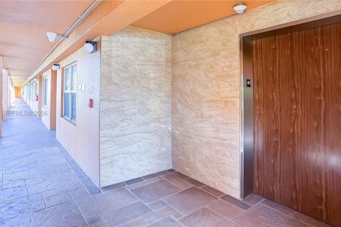 Condo in Pembroke Pines, Florida, 1 bedroom  № 2026870 - photo 25