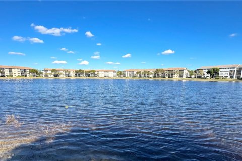 Condo in Pembroke Pines, Florida, 1 bedroom  № 2026870 - photo 19