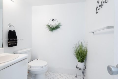 Condo in Pembroke Pines, Florida, 1 bedroom  № 2026870 - photo 9