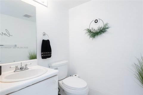 Condo in Pembroke Pines, Florida, 1 bedroom  № 2026870 - photo 10