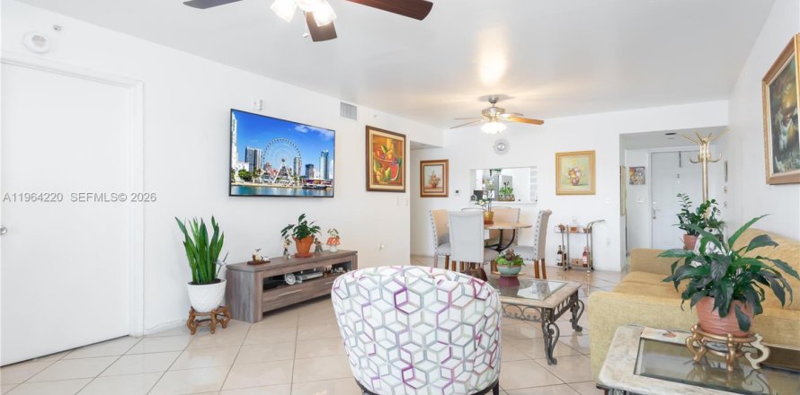 Condo in Pembroke Pines, Florida, 1 bedroom  № 2026870