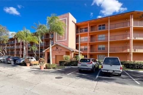 Condo in Pembroke Pines, Florida, 1 bedroom  № 2026870 - photo 22