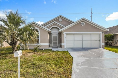 House in Davenport, Florida 4 bedrooms, 152.27 sq.m. № 2211899