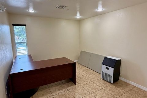 Immobilier commercial à louer à Lehigh Acres, Floride: 201.23 m2 № 1568972 - photo 12