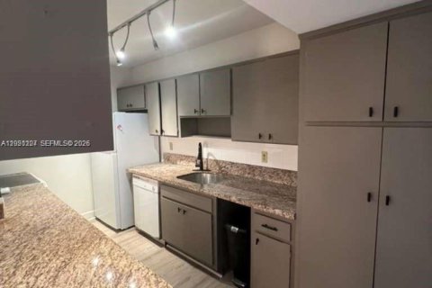 Condo in Fort Lauderdale, Florida, 1 bedroom № 2154646 - photo 10