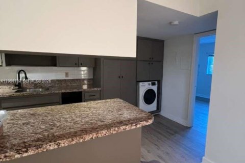 Condo in Fort Lauderdale, Florida, 1 bedroom № 2154646 - photo 9