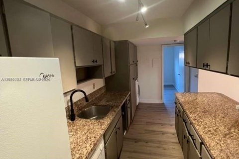 Condo in Fort Lauderdale, Florida, 1 bedroom № 2154646 - photo 11