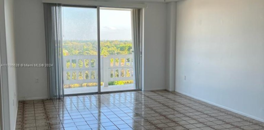 Condominio en Miami, Florida, 1 dormitorio  № 1960381
