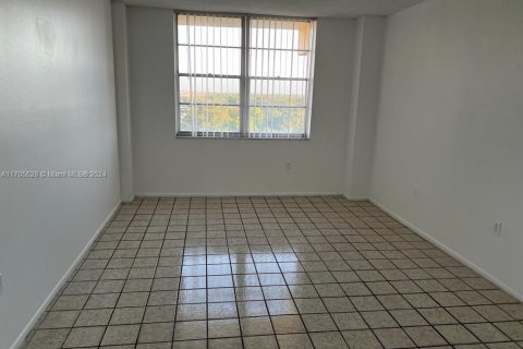Condominio en venta en Miami, Florida, 1 dormitorio, 78.04 m2 № 1960381 - foto 4