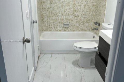 Condominio en venta en Miami, Florida, 1 dormitorio, 78.04 m2 № 1960381 - foto 8