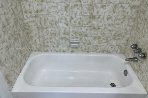 Condominio en venta en Miami, Florida, 1 dormitorio, 78.04 m2 № 1960381 - foto 10