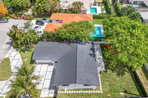 House in North Miami, Florida 3 bedrooms, 179.21 sq.m. № 2043193 - photo 18