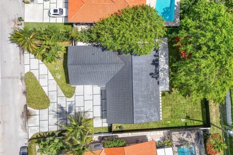 House in North Miami, Florida 3 bedrooms, 179.21 sq.m. № 2043193 - photo 17