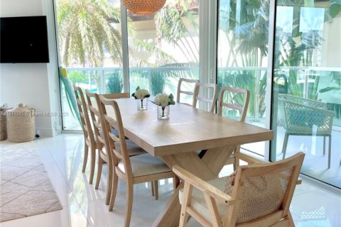 Condo in Sunny Isles Beach, Florida, 3 bedrooms  № 1869941 - photo 9