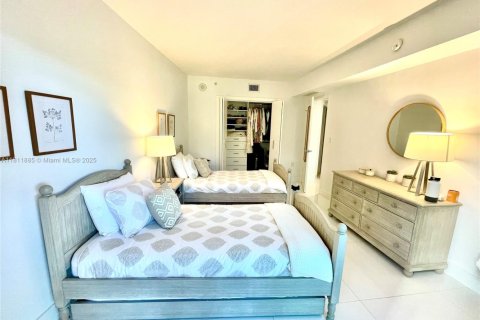 Condo in Sunny Isles Beach, Florida, 3 bedrooms  № 1869941 - photo 25