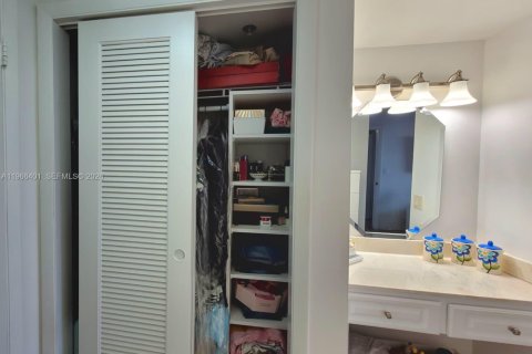 Купить кондоминиум в Холливуд, Флорида 2 спальни, 105.17м2, № 2046402 - фото 15