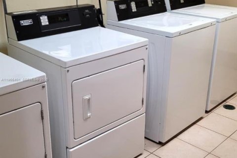 Купить кондоминиум в Холливуд, Флорида 2 спальни, 105.17м2, № 2046402 - фото 22