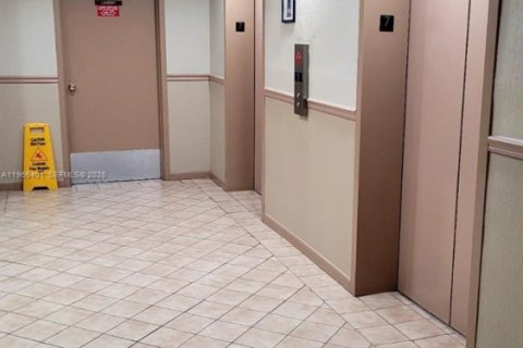 Купить кондоминиум в Холливуд, Флорида 2 спальни, 105.17м2, № 2046402 - фото 24