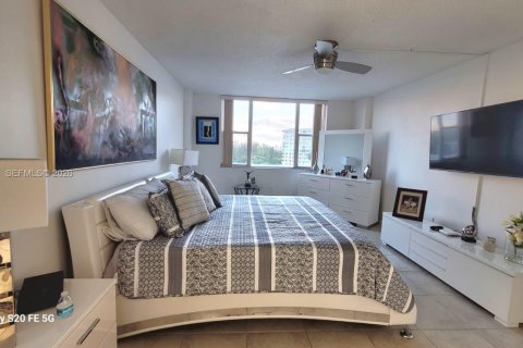 Купить кондоминиум в Холливуд, Флорида 2 спальни, 105.17м2, № 2046402 - фото 16