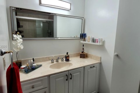 Купить кондоминиум в Холливуд, Флорида 2 спальни, 105.17м2, № 2046402 - фото 18