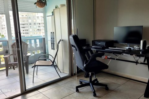 Купить кондоминиум в Холливуд, Флорида 2 спальни, 105.17м2, № 2046402 - фото 20