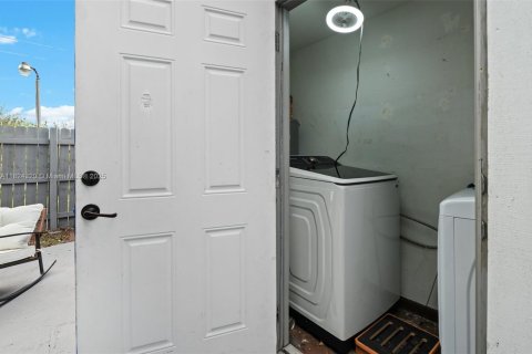 House in Miami Gardens, Florida 4 bedrooms, 113.99 sq.m. № 1790131 - photo 22