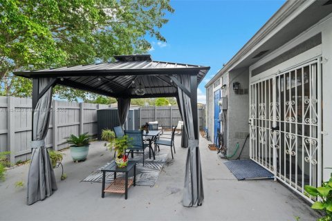 House in Miami Gardens, Florida 4 bedrooms, 113.99 sq.m. № 1790131 - photo 27